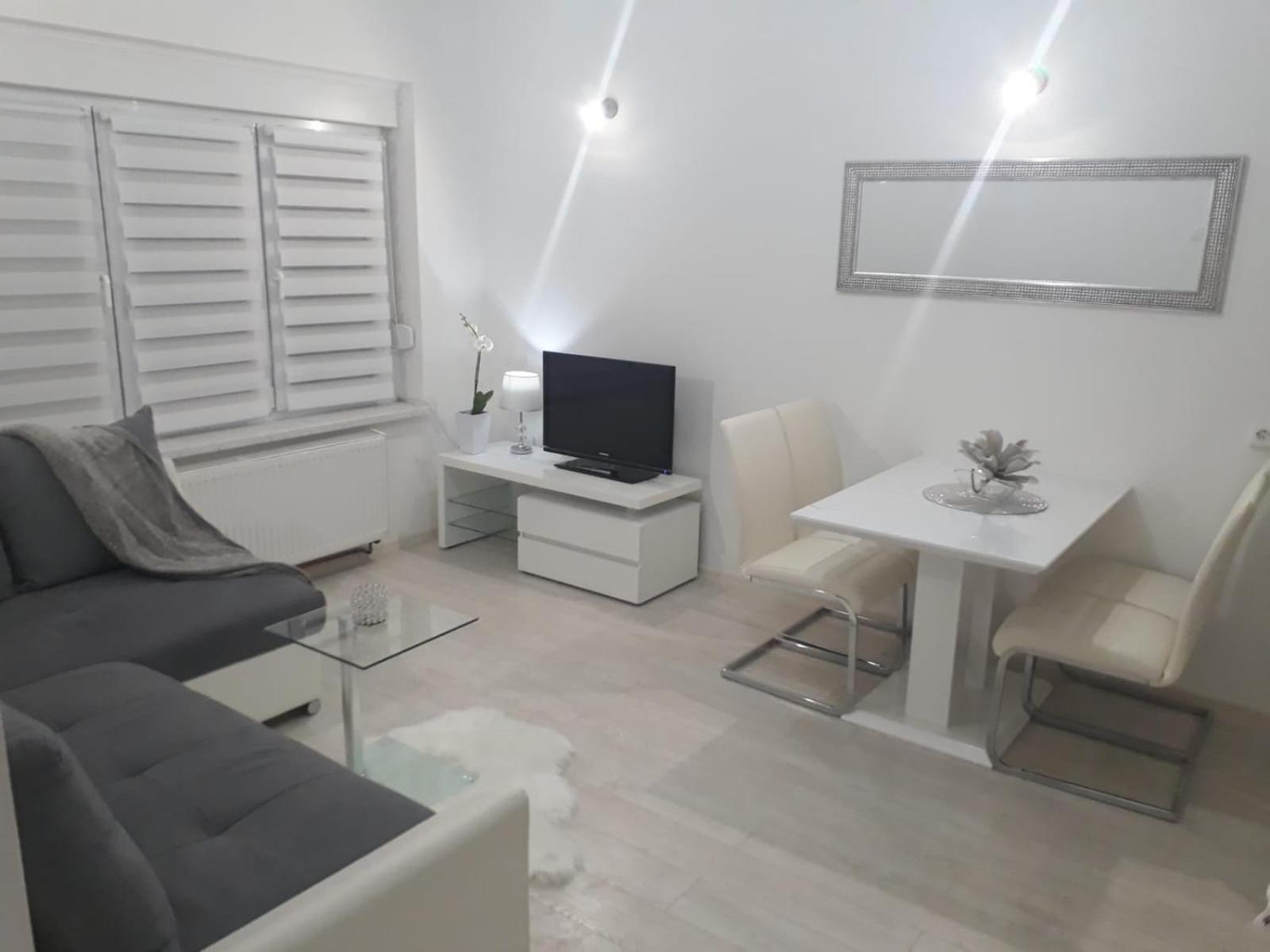 Apartman Kristina - Self Check In & Check Out Otočac Екстериор снимка